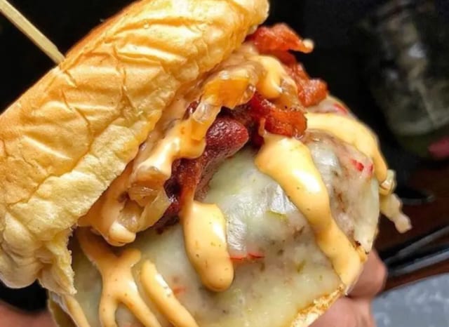 Luna Burger.